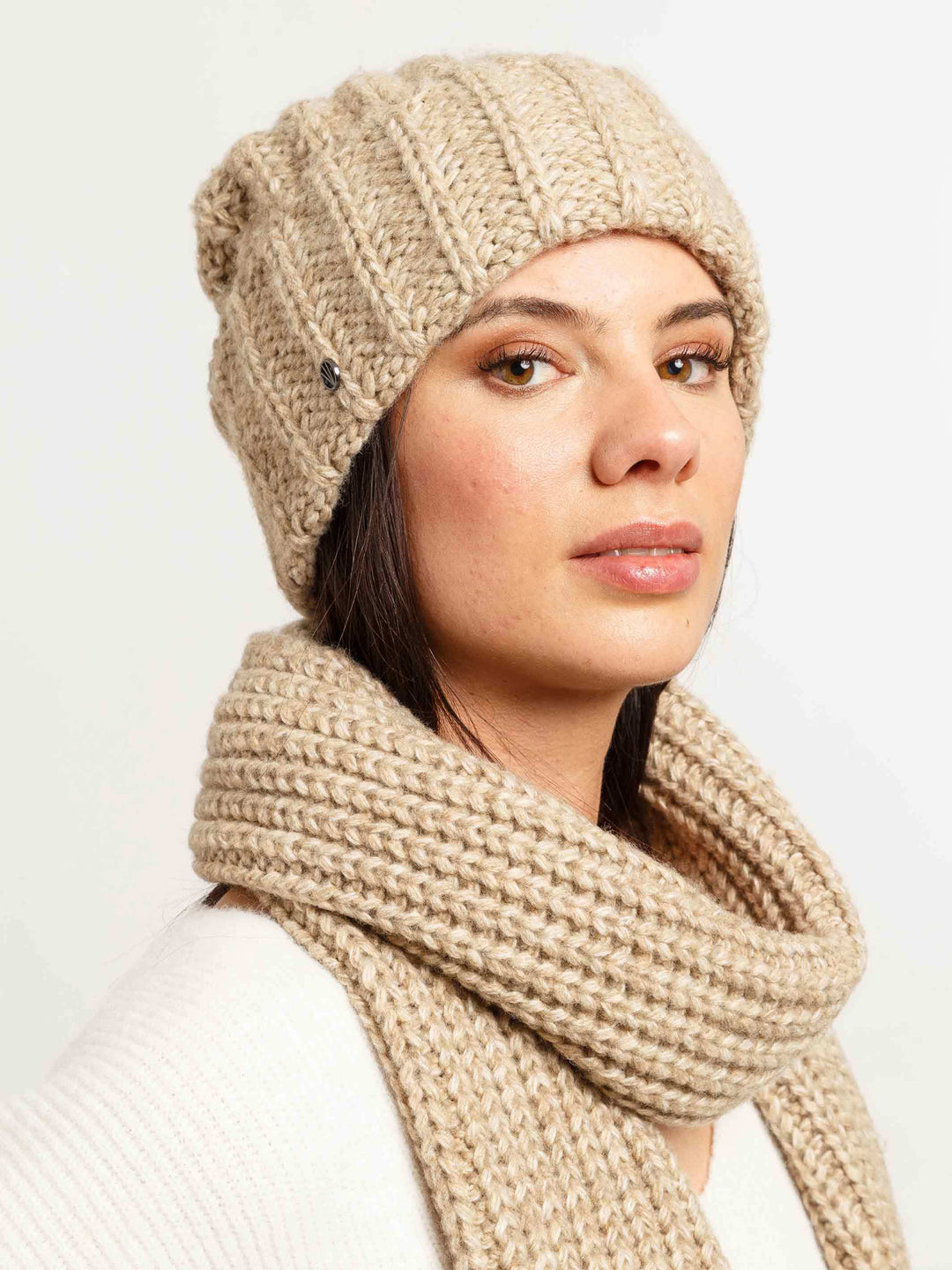 Gestrickte Loevenich Beanie mit Rippenmuster