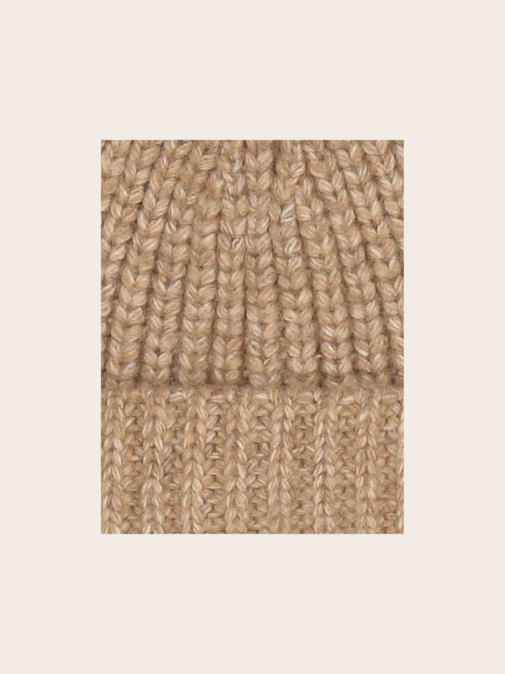 Gestrickte Loevenich Beanie mit Kunstfellbommel