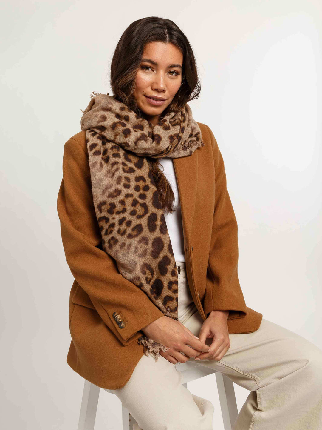 Stola mit Animal-Print aus reiner Wolle