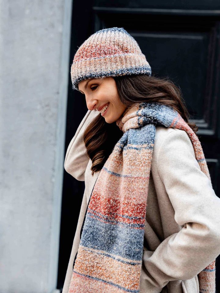 Elastische Loevenich Beanie mit buntem Strickmuster