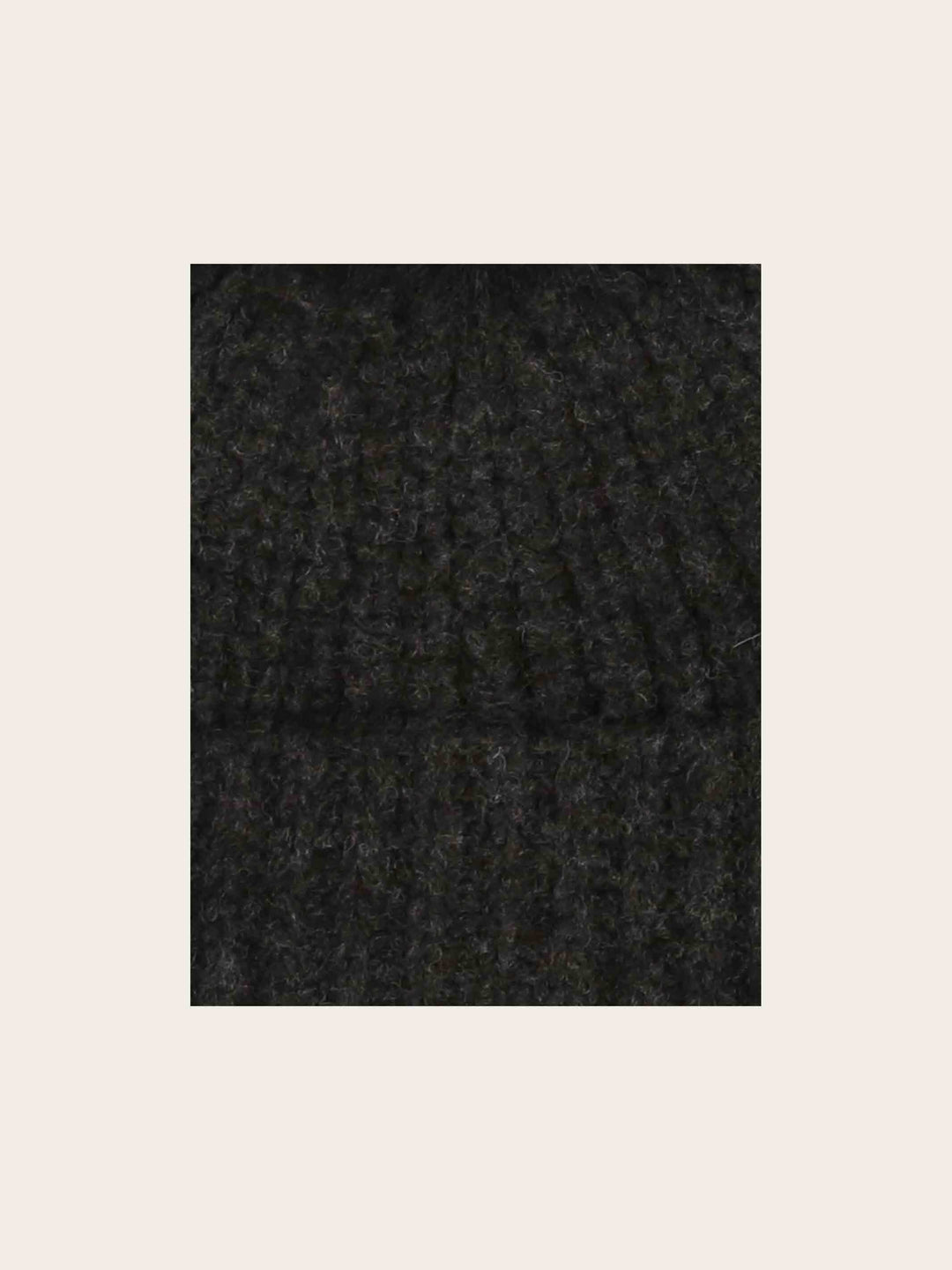 Gestrickte Loevenich Beanie mit Kunstfellbommel