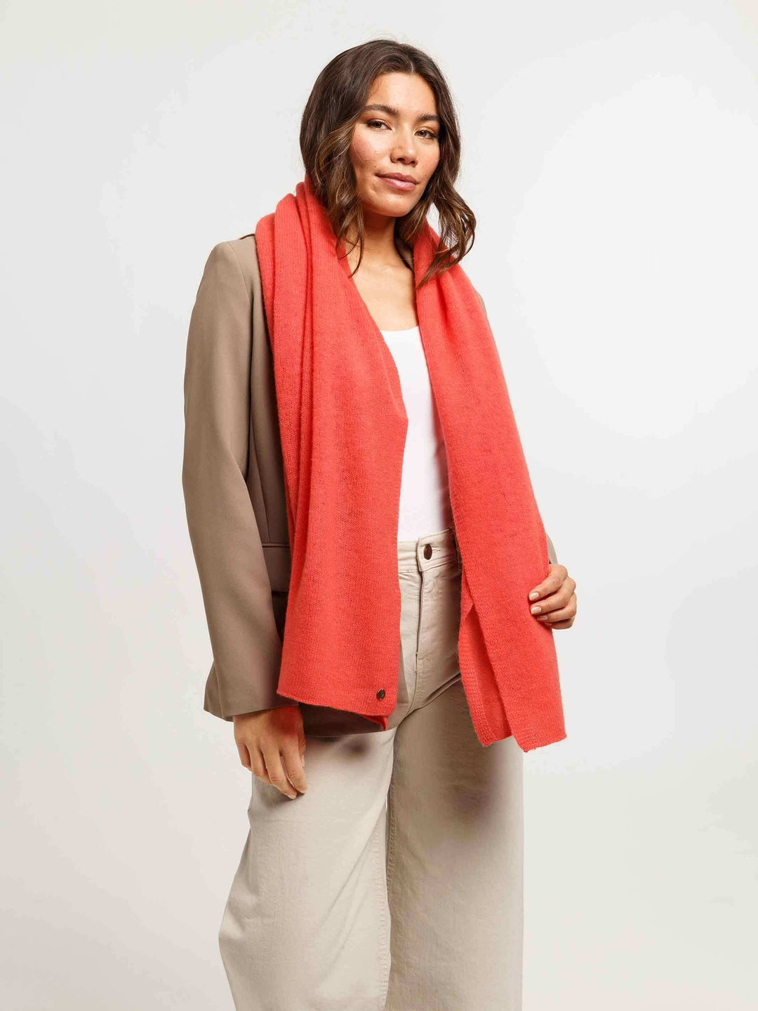 Einfarbiger Strickschal aus reiner Wolle