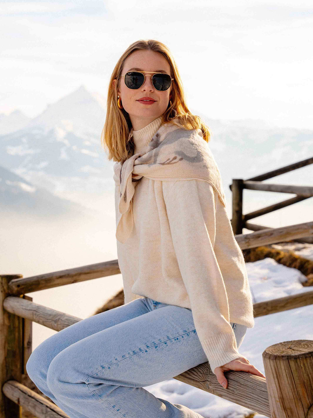 Tuch mit Tier-Motiven aus reiner Wolle