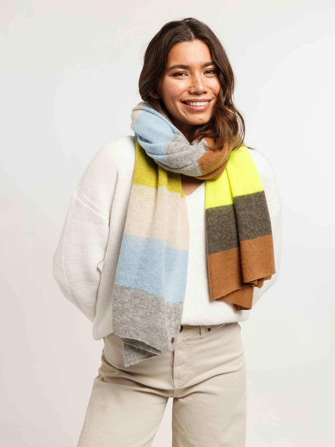 Gestreifter Strickschal aus reiner Wolle