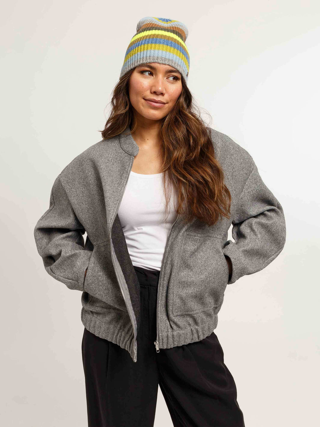 Gestreifte Strickmütze aus reiner Wolle