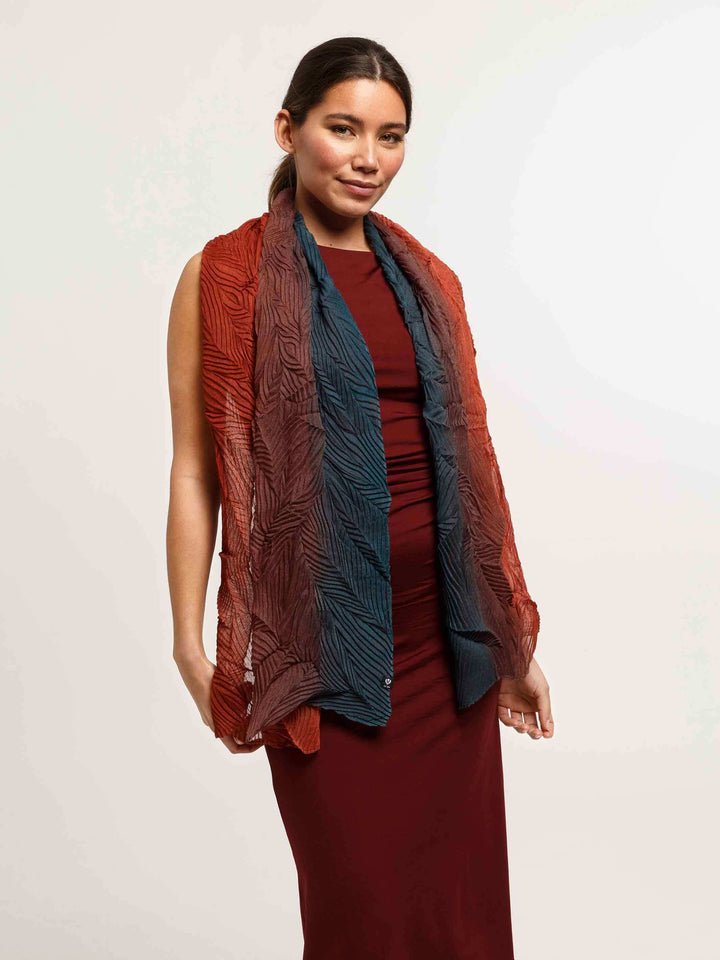 Plissee-Schal mit Farbverlauf