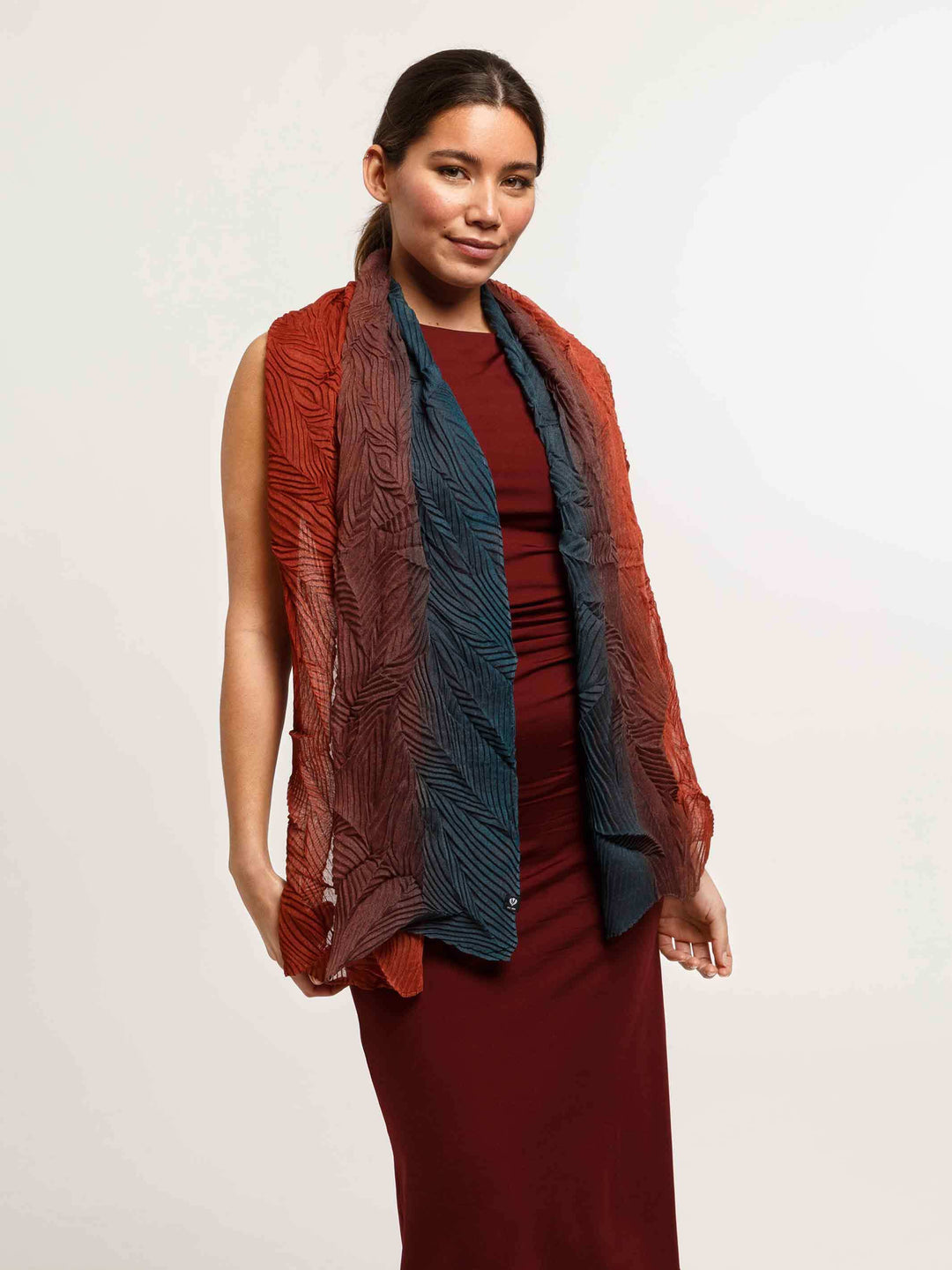 Plissee-Schal mit Farbverlauf