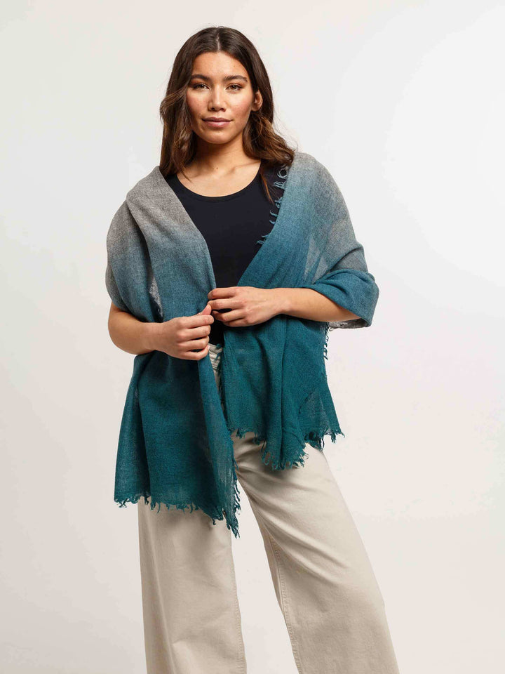 Wollschal im Ombré-Design