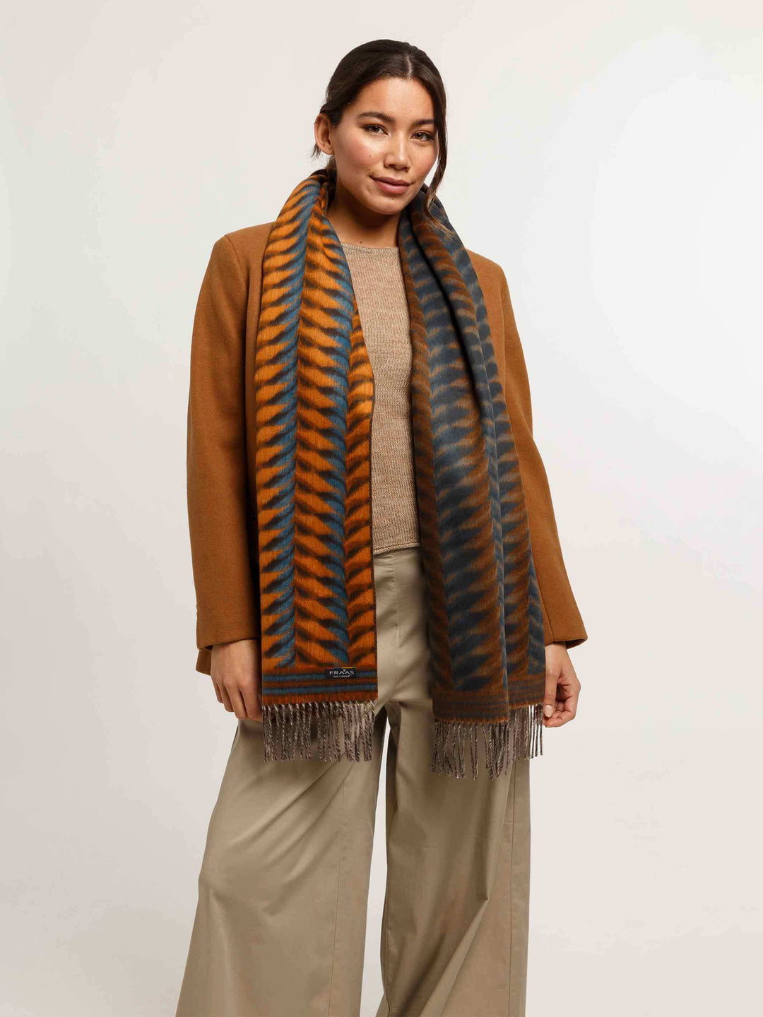 Cashmink-Schal mit mit grafischem Zackenmuster