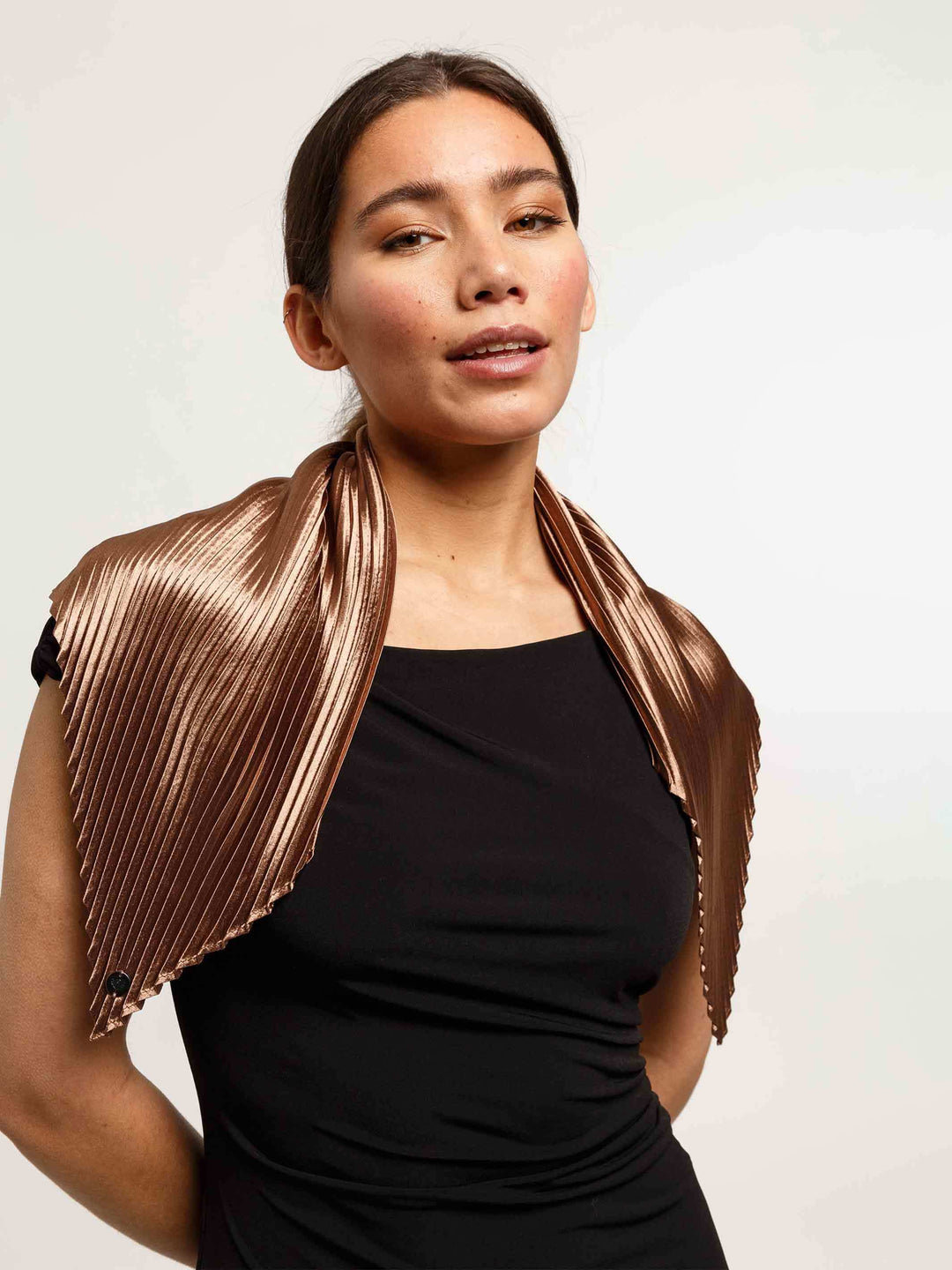 Diamond Shape Tuch mit Plissee und Metallic-Effekt