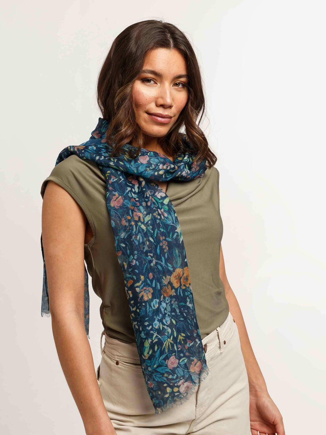 Schal mit zartem Blumen-Design