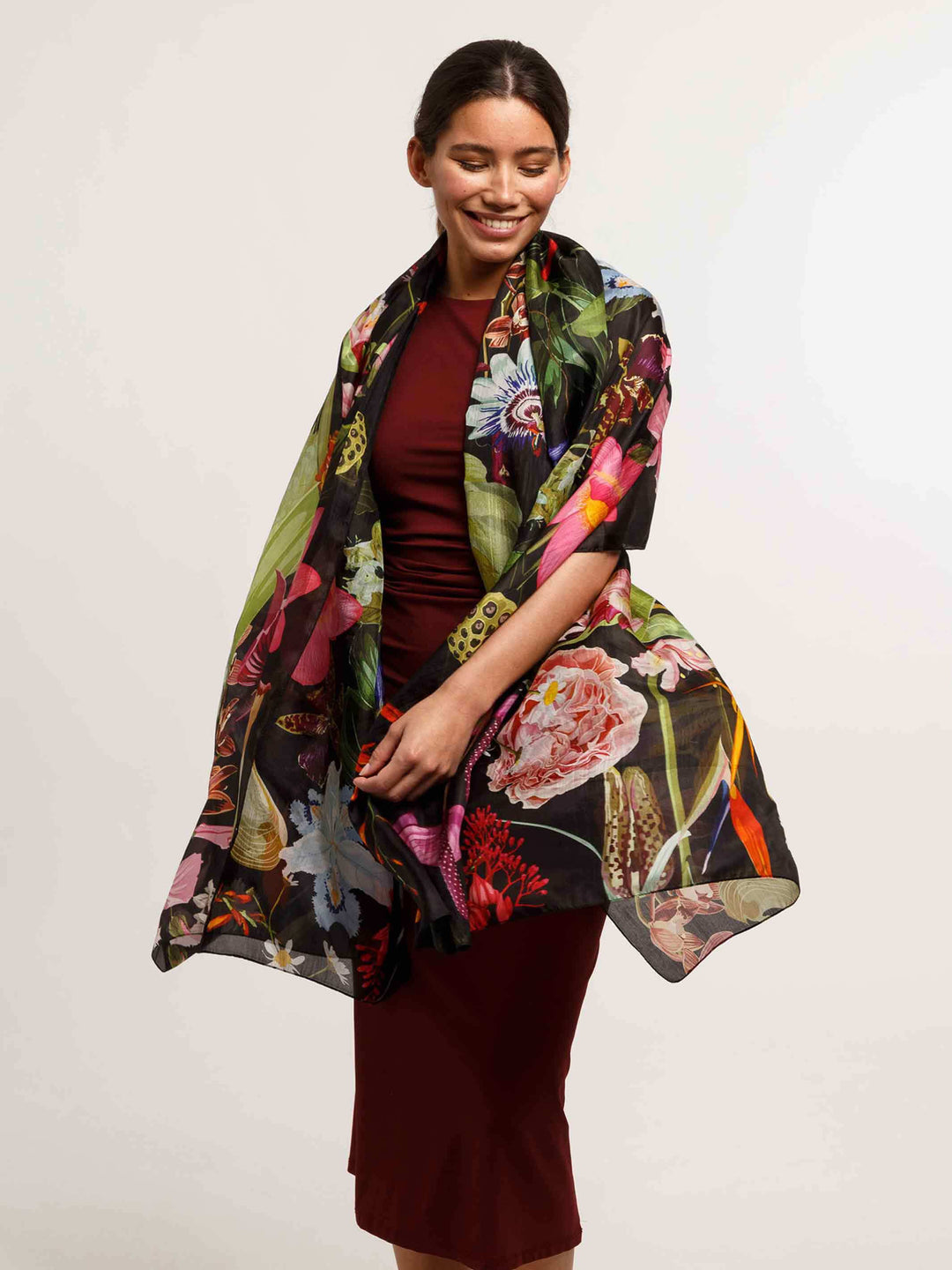 Elegante Seiden-Stola mit XL Blumen-Print