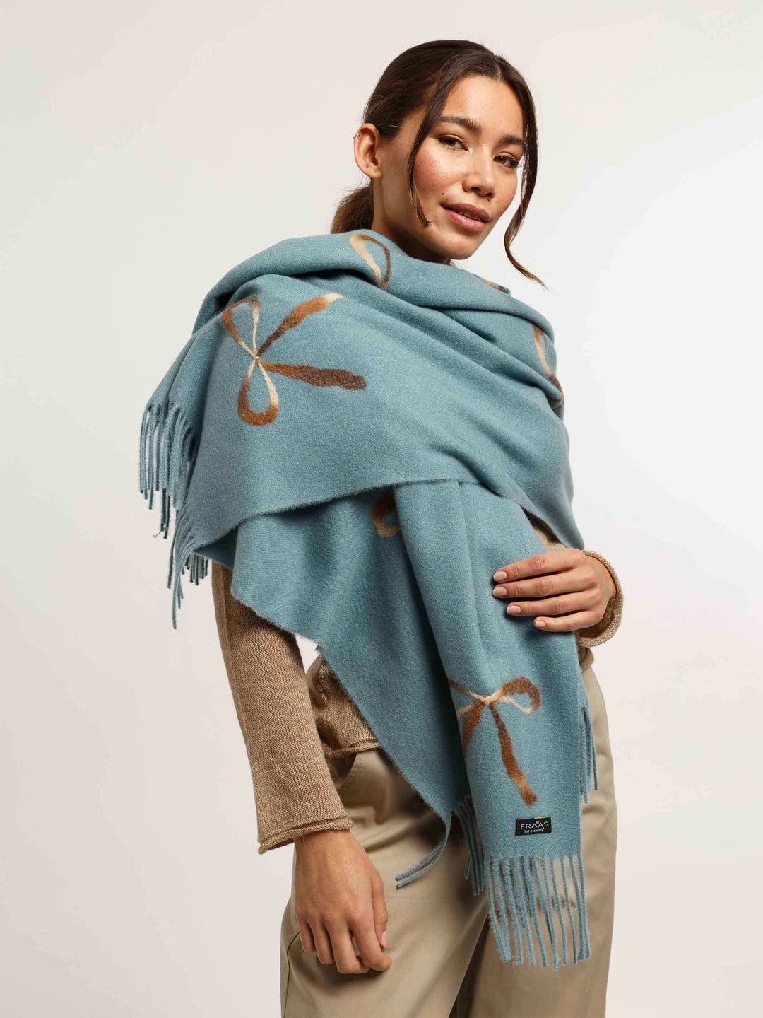 Cashmink-Stola mit eingestickten Schleifen aus Viskosemischung