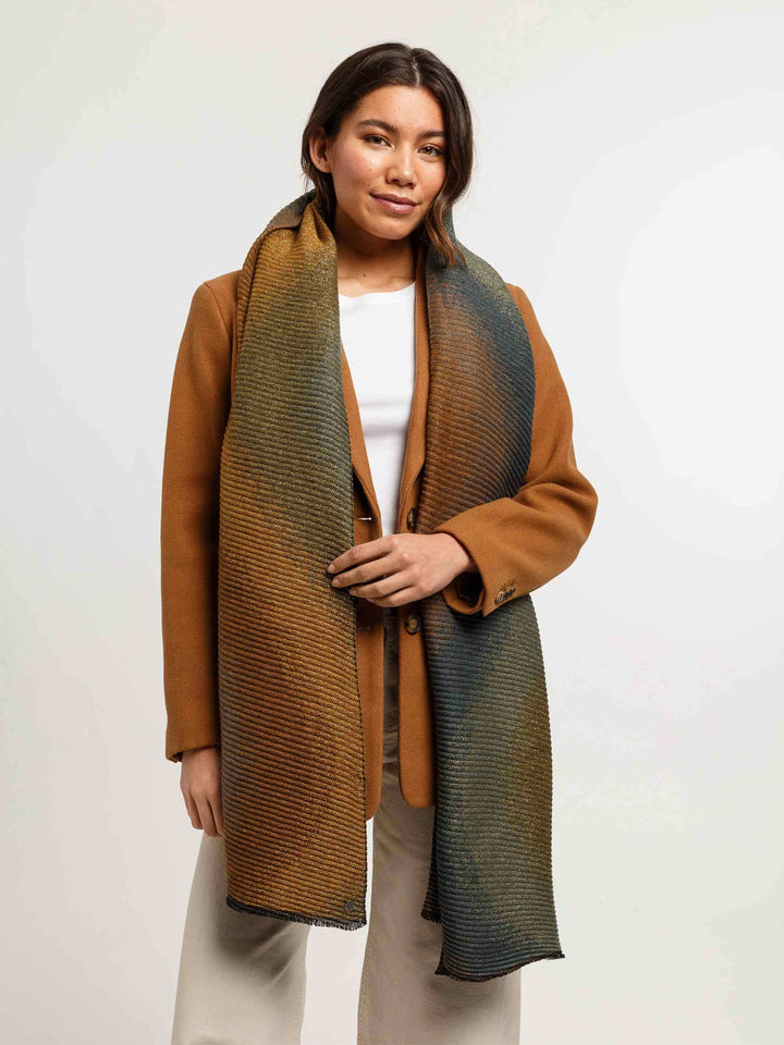 Glitzernder Plissee-Schal mit Wave-Design