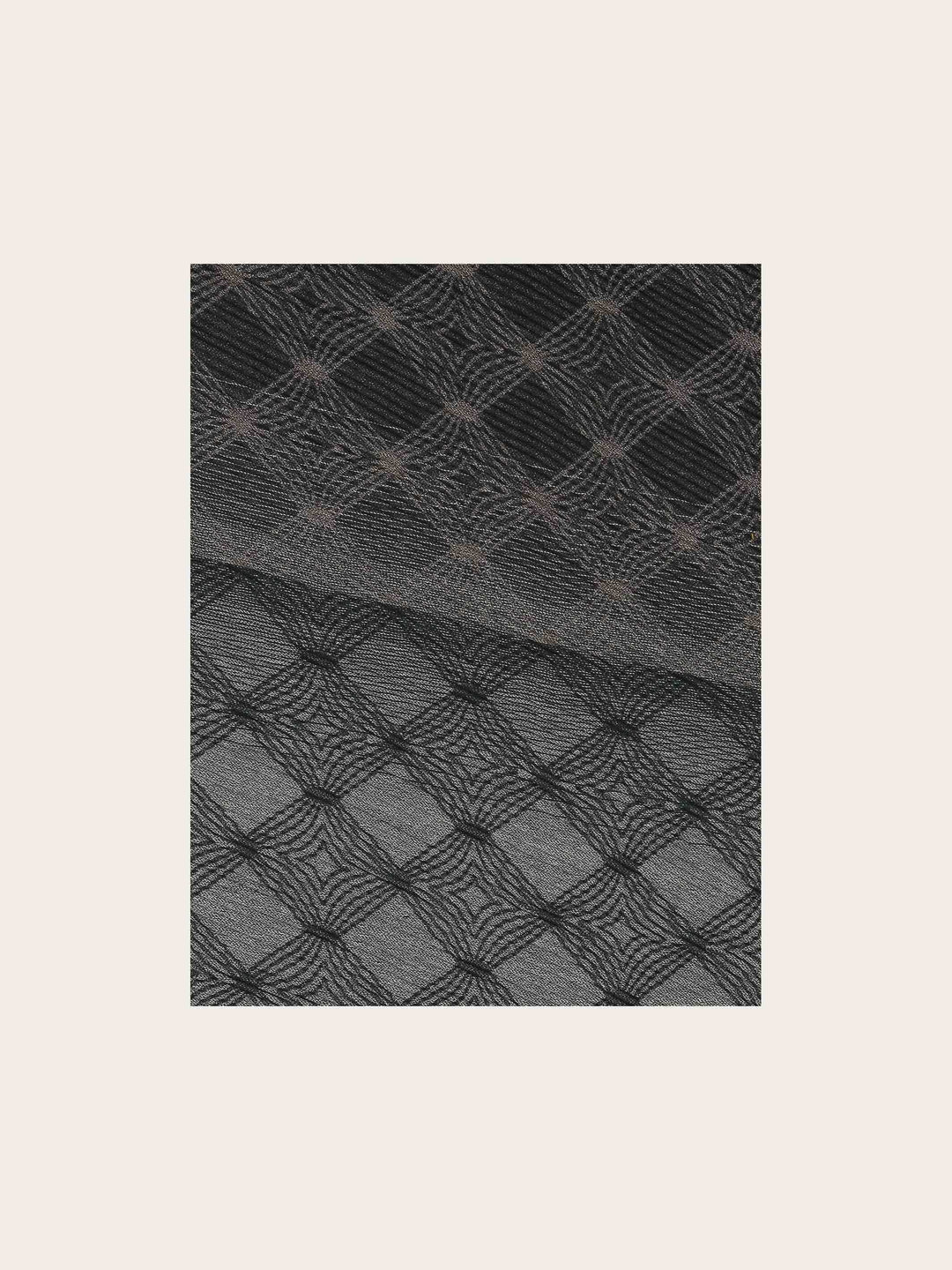 Glitzernder Plissee-Schal mit geometrischem Muster