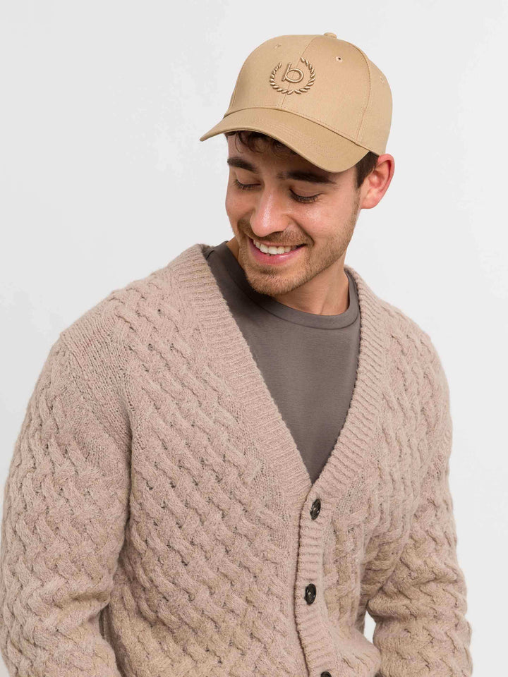 Einfarbige Baseballkappe mit gesticktem bugatti-Logo