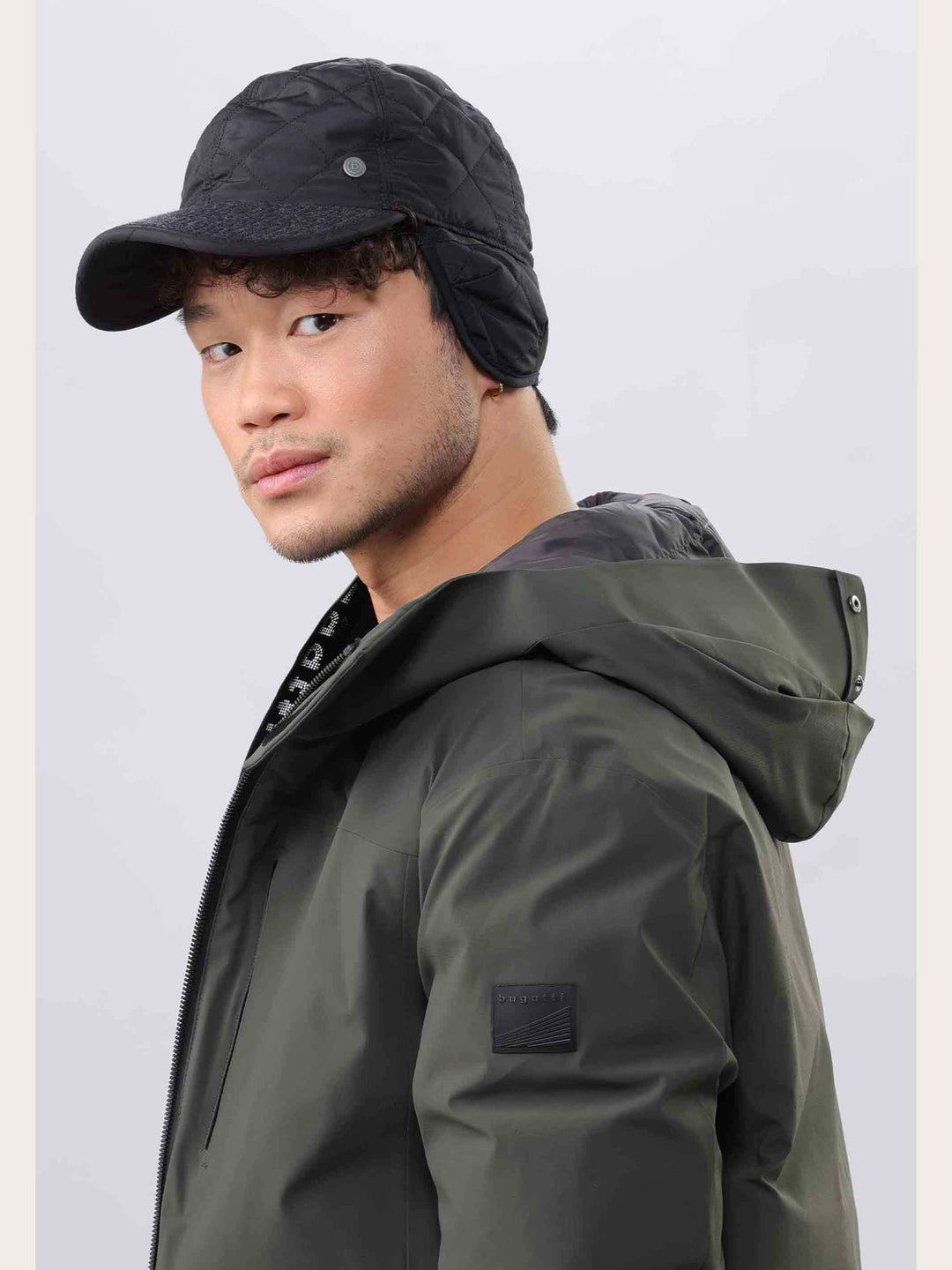 Einfarbige bugatti Puffer-Basecap mit Ohrenklappen