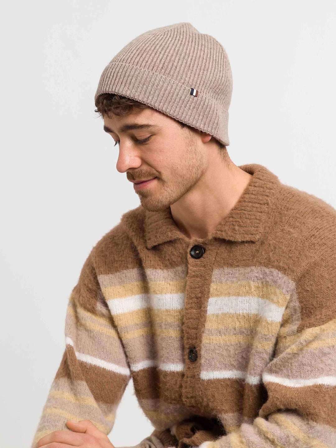 Einfarbige bugatti Beanie mit Signature-Flag