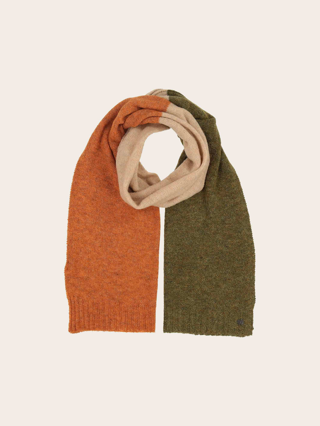 Gestrickter Schal mit Blockstreifen