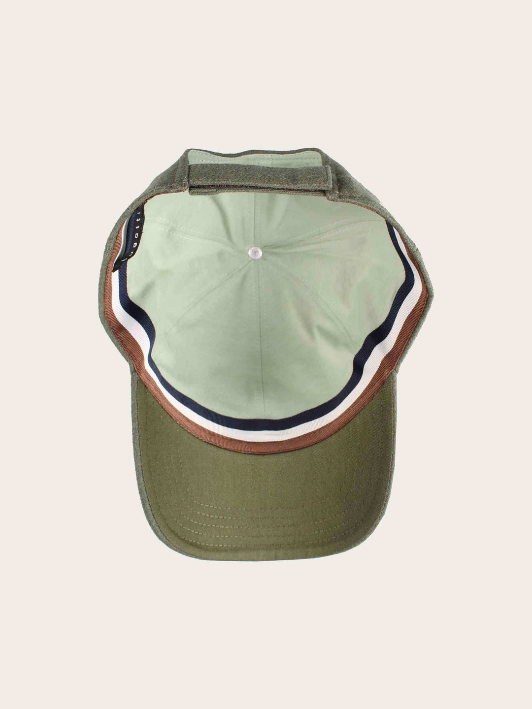 Einfarbige Basecap mit gestickter bugatti-Flag