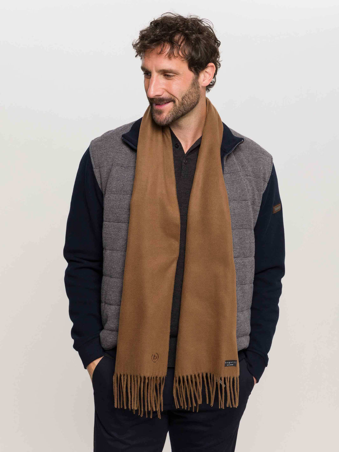 Cashminkschal mit gesticktem bugatti Logo