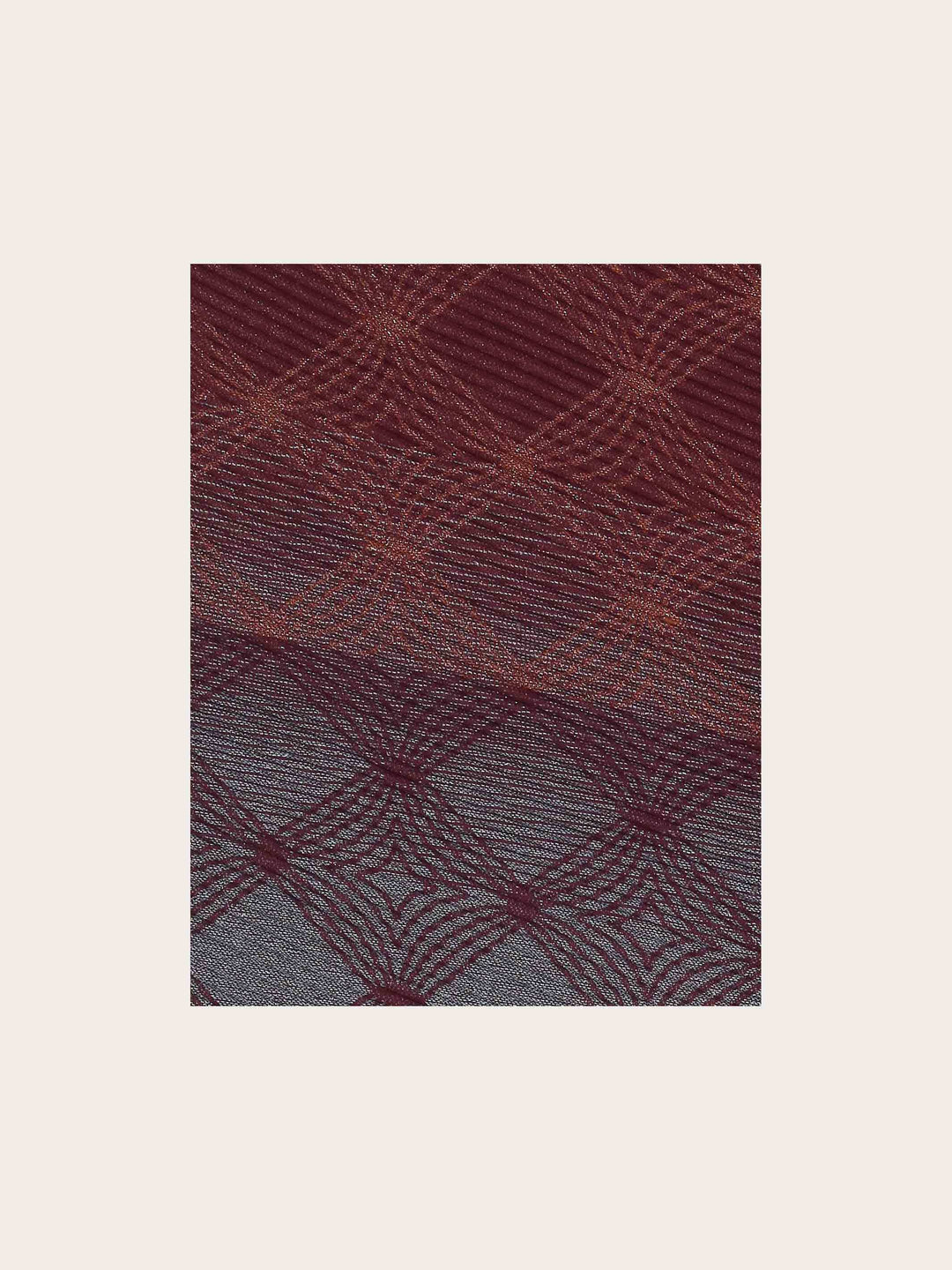 Glitzernder Plissee-Schal mit geometrischem Muster