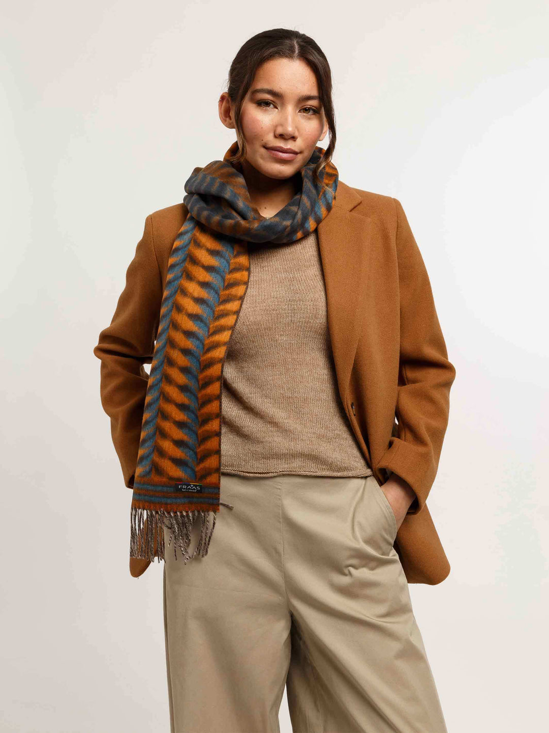 Cashmink-Schal mit mit grafischem Zackenmuster