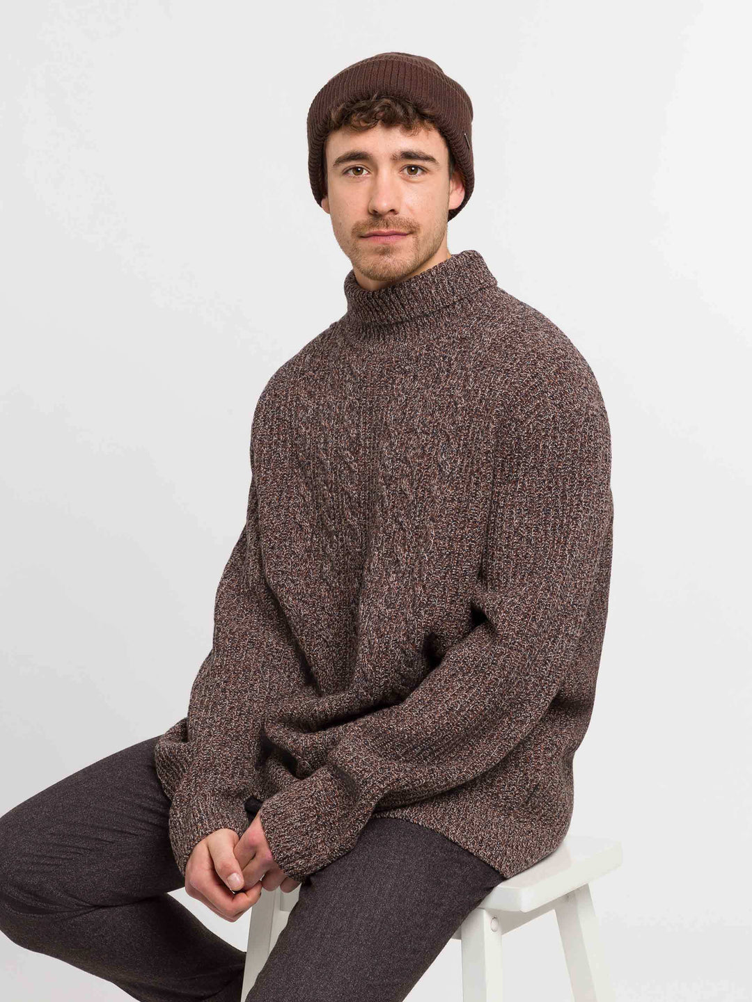 Wendbare gerippte bugatti Strickmütze mit farblich abgesetzem Rand in Wollmischung