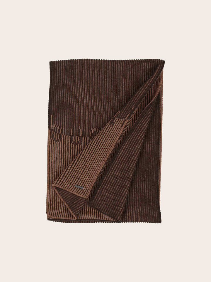 Strickschal mit bugatti-Schriftzug in Wollmischung