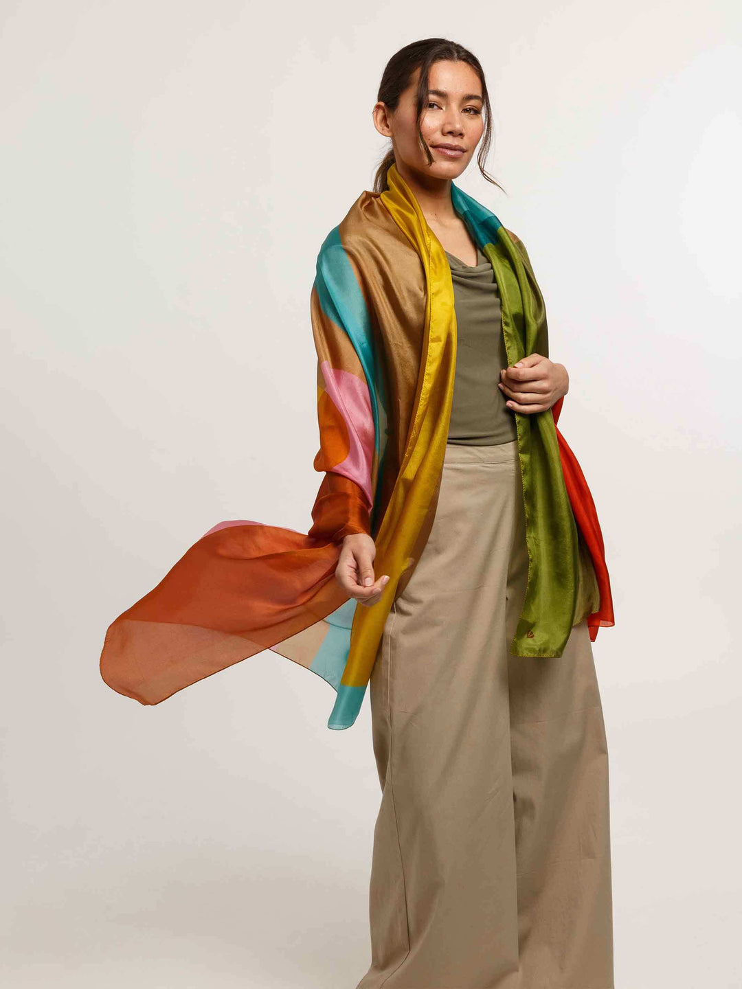 Elegante Seiden-Stola mit buntem XL-Print