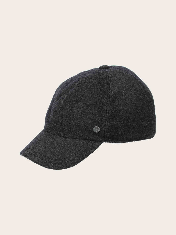 Einfarbige winterliche bugatti Basecap mit Ohrenklappen