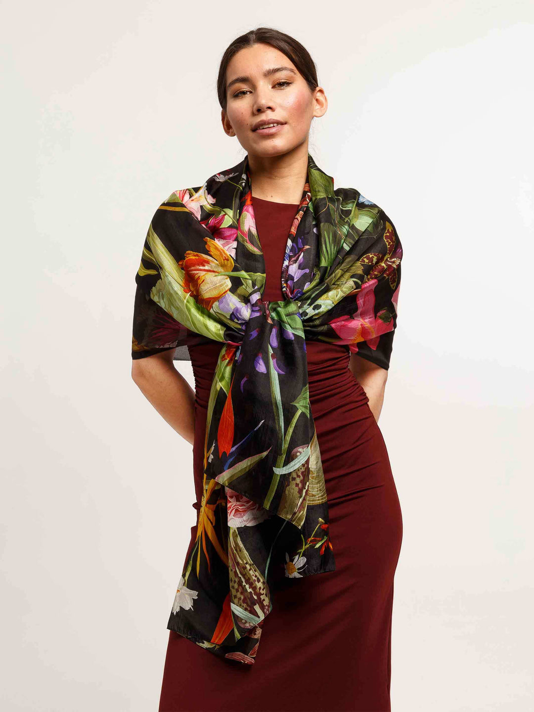 Elegante Seiden-Stola mit XL Blumen-Print