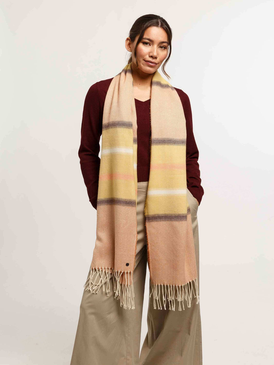 Glitzernder Schal mit Streifen-Design