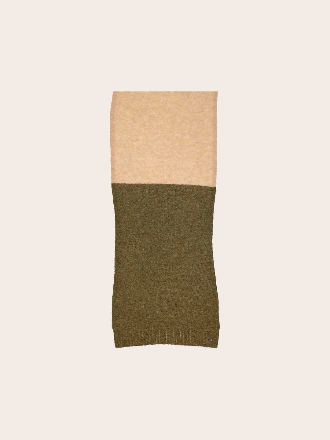 Gestrickter Schal mit Blockstreifen