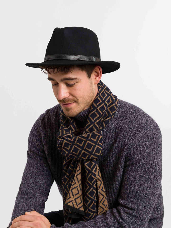 Wasserabweisender Fedora mit Lederband und bugatti-Label