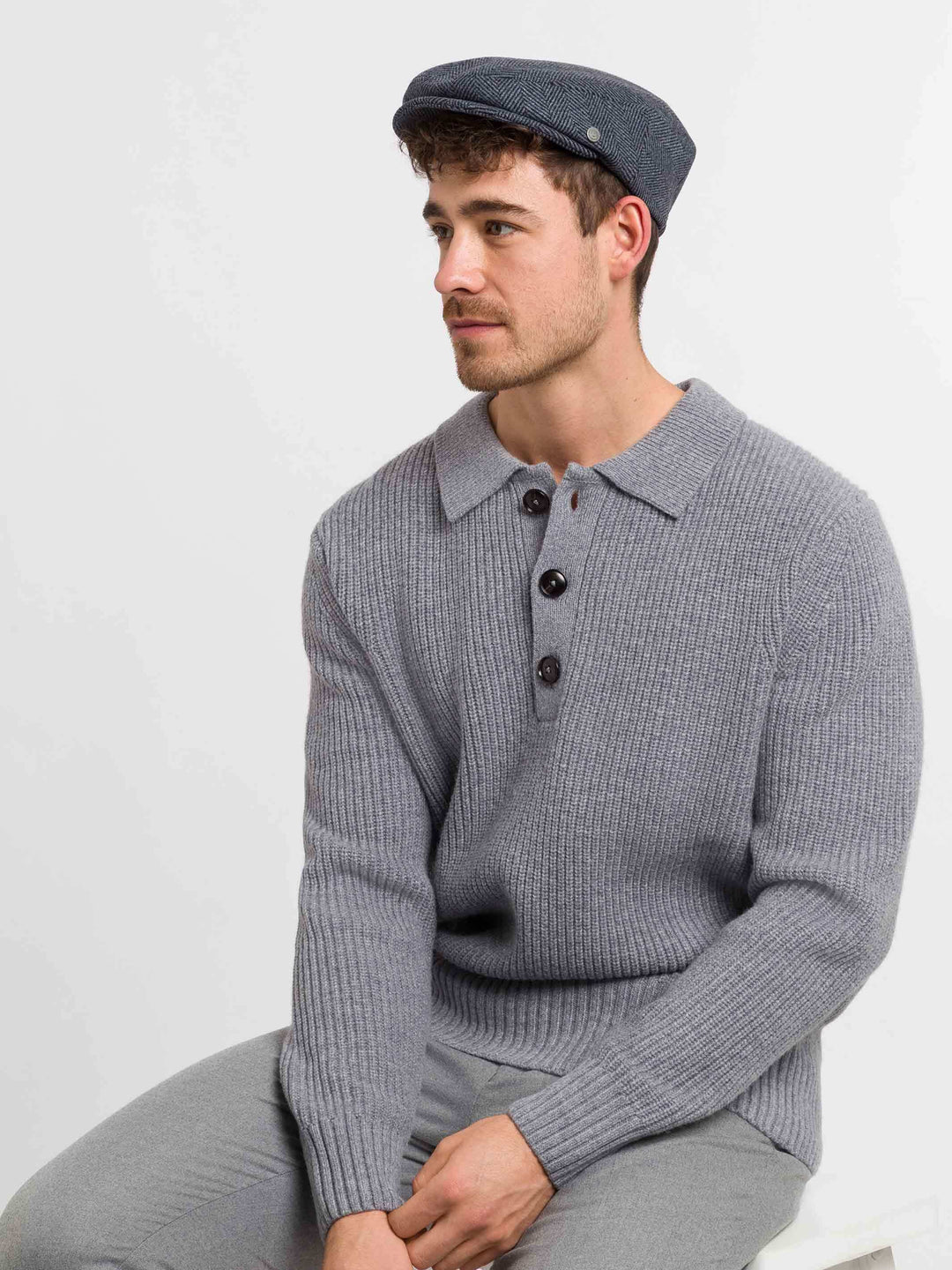 Einfarbige melierte bugatti Flatcap mit Fischgrat-Design