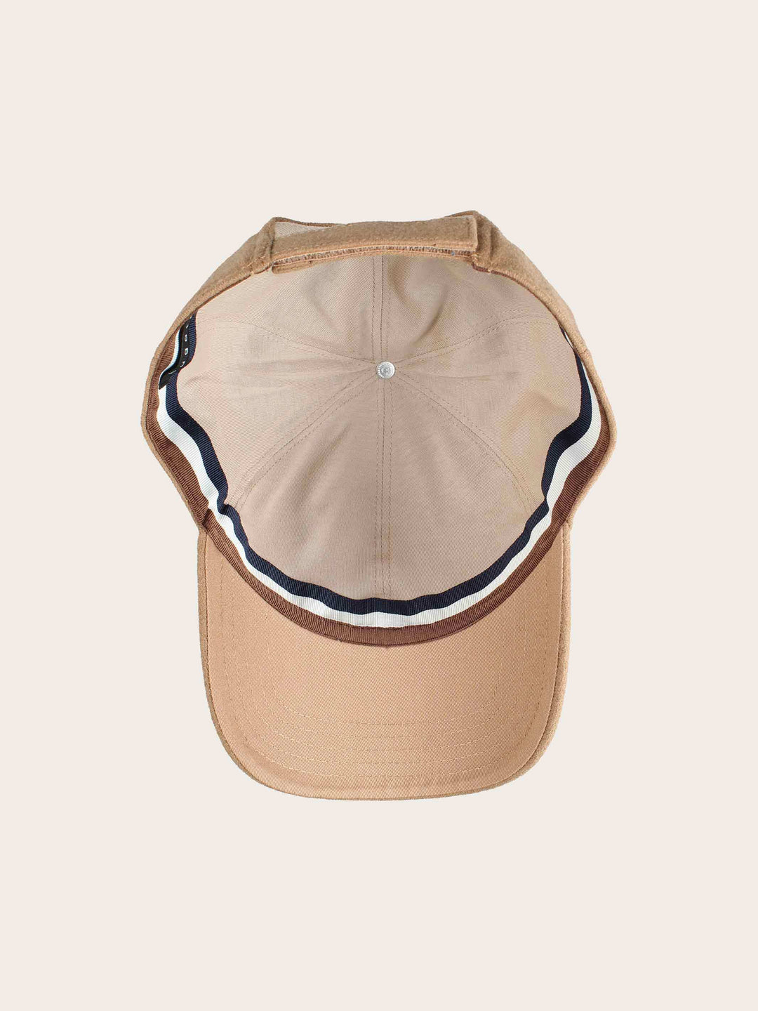 Einfarbige Basecap mit gestickter bugatti-Flag