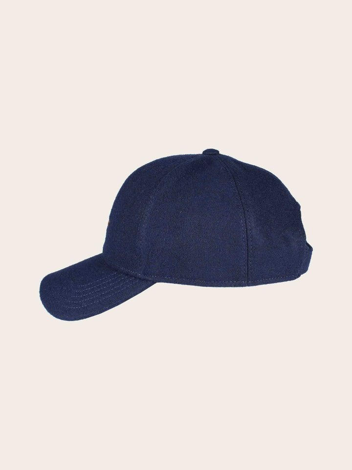 Einfarbige Basecap mit gestickter bugatti-Flag