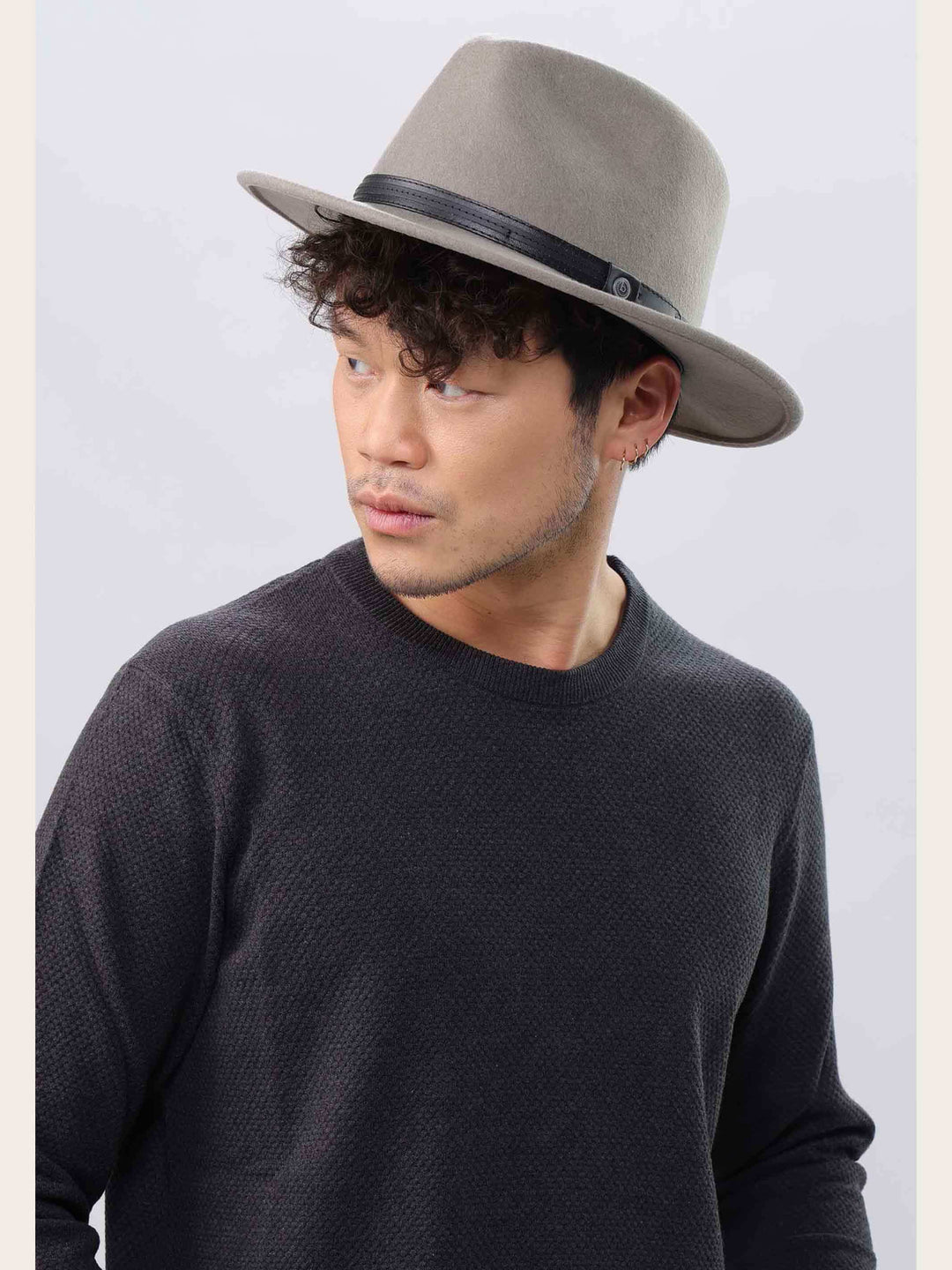 Wasserabweisender Fedora mit Lederband und bugatti-Label