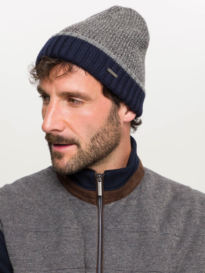 Hochwertige Beanie mit bugatti-Label