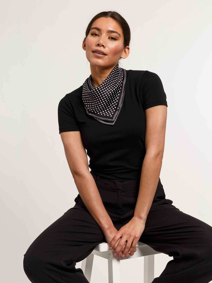 Gepunktetes Nickituch aus reiner Seide