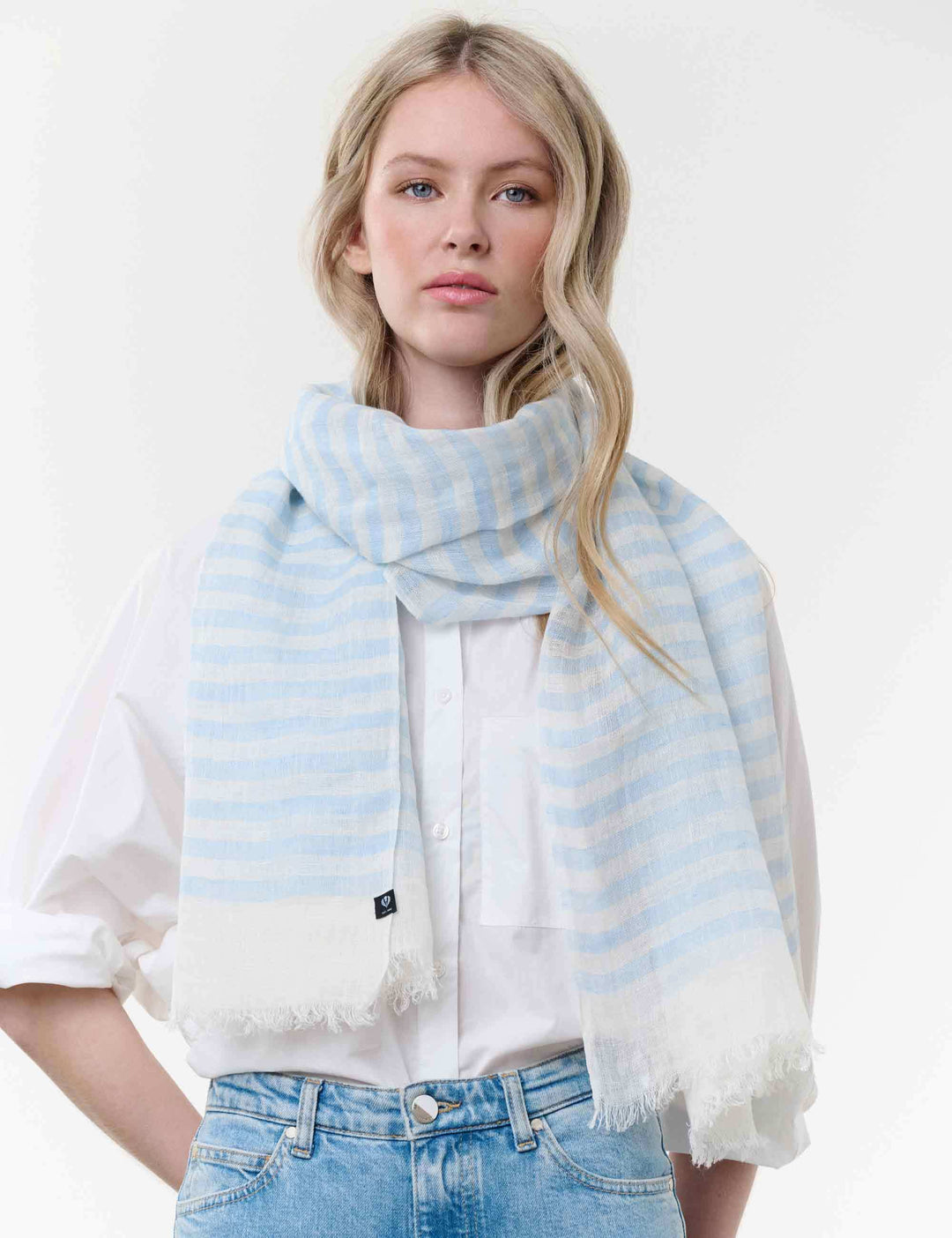 Leichter gestreifter Schal aus reinem Leinen