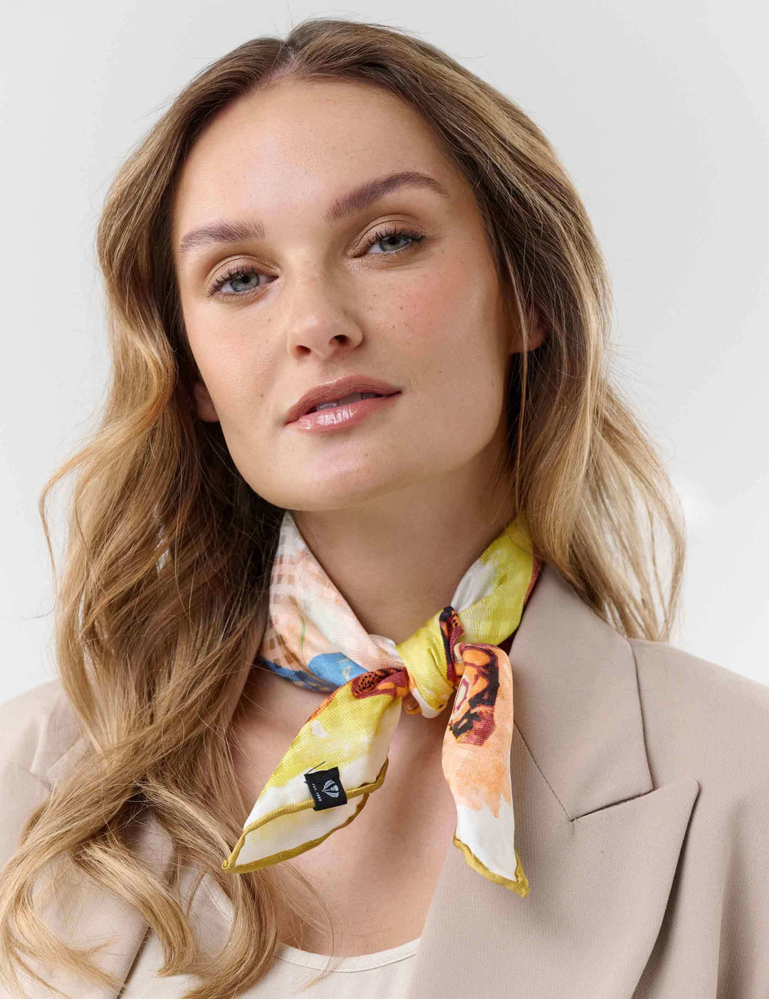 Nickituch mit Schmetterling-Design aus reiner Seide