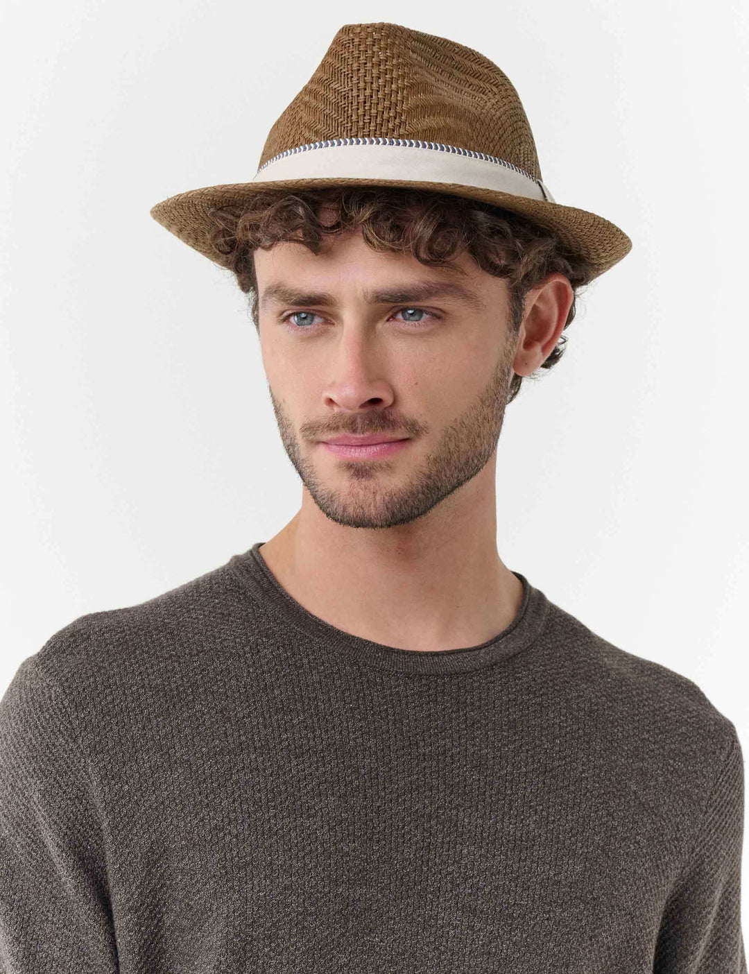 Sommerlicher bugatti Fedora mit Hutband