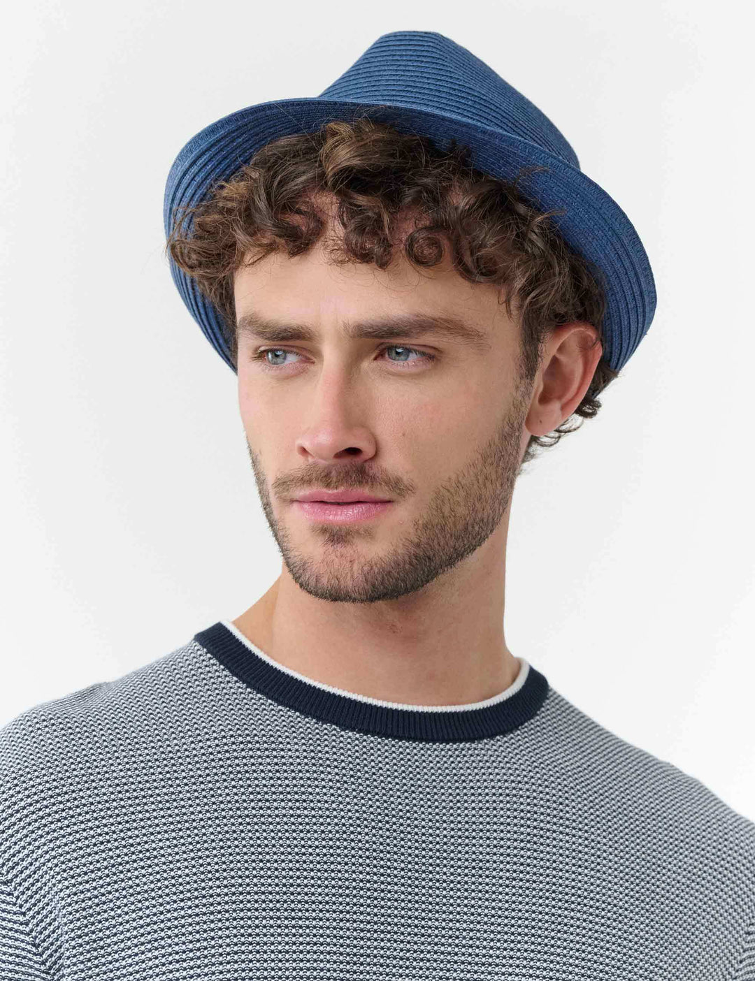 Einfarbiger bugatti Trilby für den Sommer mit breitem Hutband