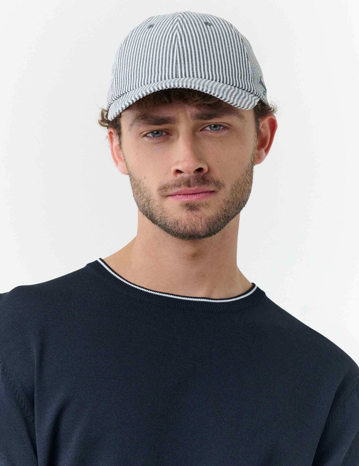 Gestreifte bugatti Basecap mit Seersucker-Effekt