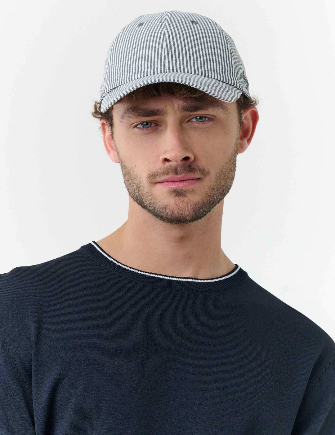 Gestreifte bugatti Basecap mit Seersucker-Effekt