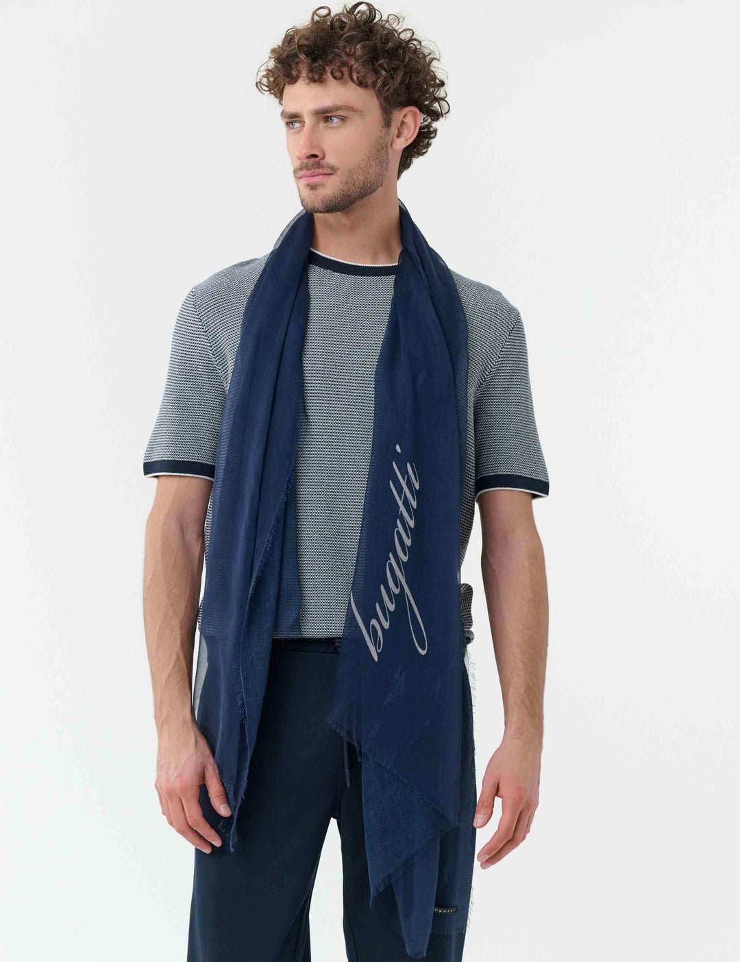 Einfarbiger bugatti Schal aus reinem Modal