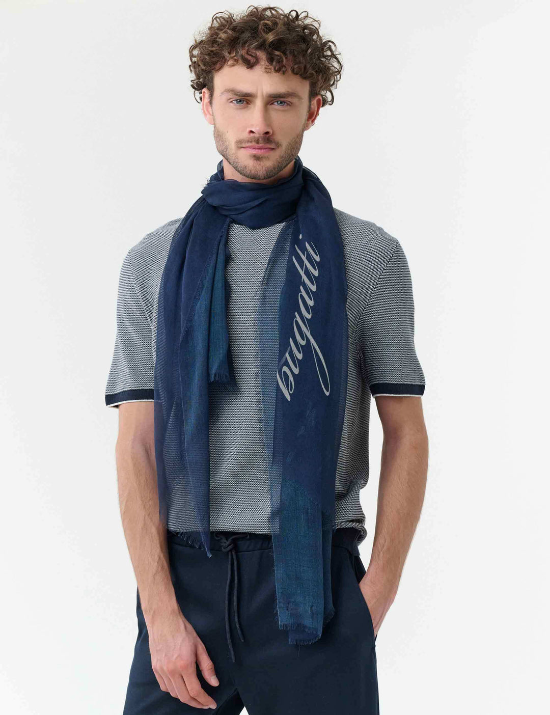 Einfarbiger bugatti Schal aus reinem Modal