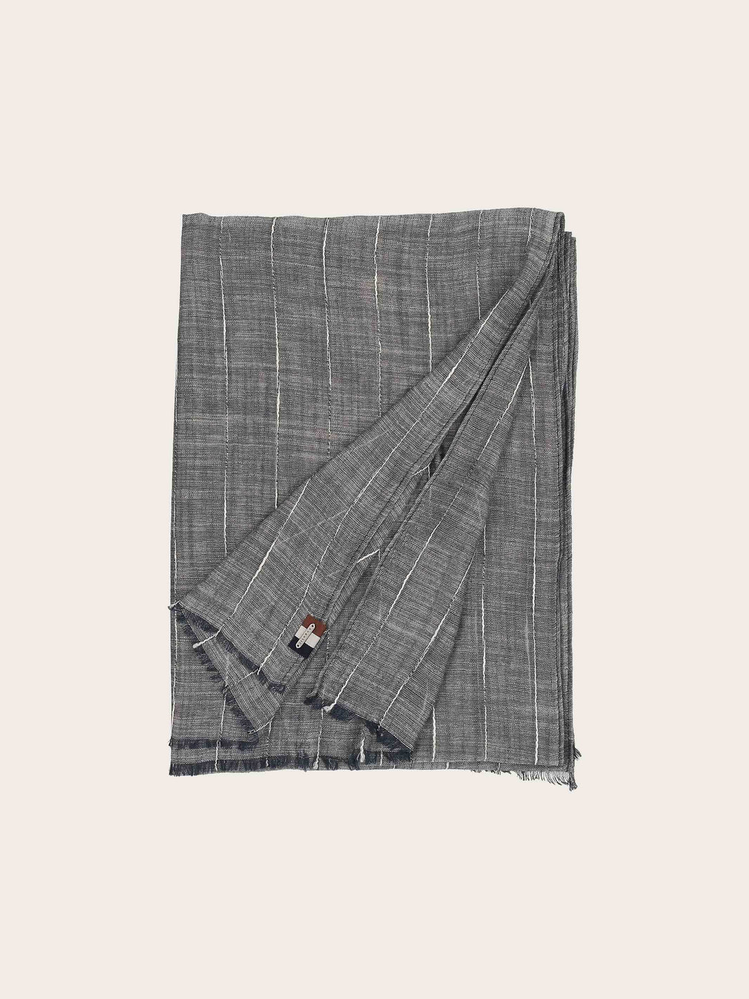 Lässiger bugatti Sommerschal mit Nadelstreifen-Design